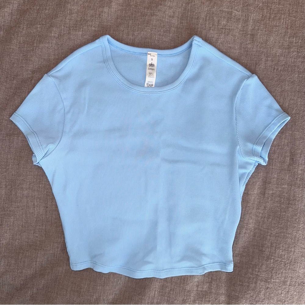 Alo Yoga Ribbed Short Sleeve Crop Top – Blue Skies S 🩵 Rare Color - Picture 6 of 6